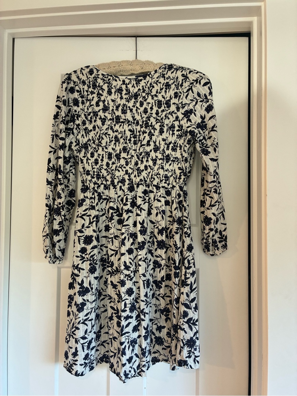 Old Navy Smocked V-Neck Long Sleeve Floral Dress Mini white w navy Small cottage - Picture 4 of 8